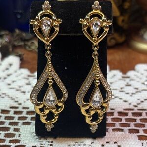 Fantastic gold tone chandelier style rhinestone earrings